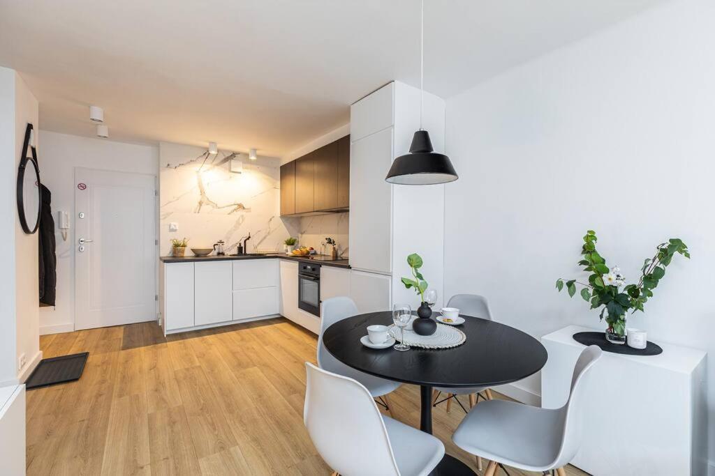 Superapart Jana Pawla Ii, Apt 302 Cozy Urban Retreat, Perfect For Couples วอร์ซอ ภายนอก รูปภาพ